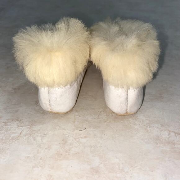 Vintage 1948 Minnehaha Moccasin baby slippers w/ white leather & rabbit fur trim - Picture 4 of 11